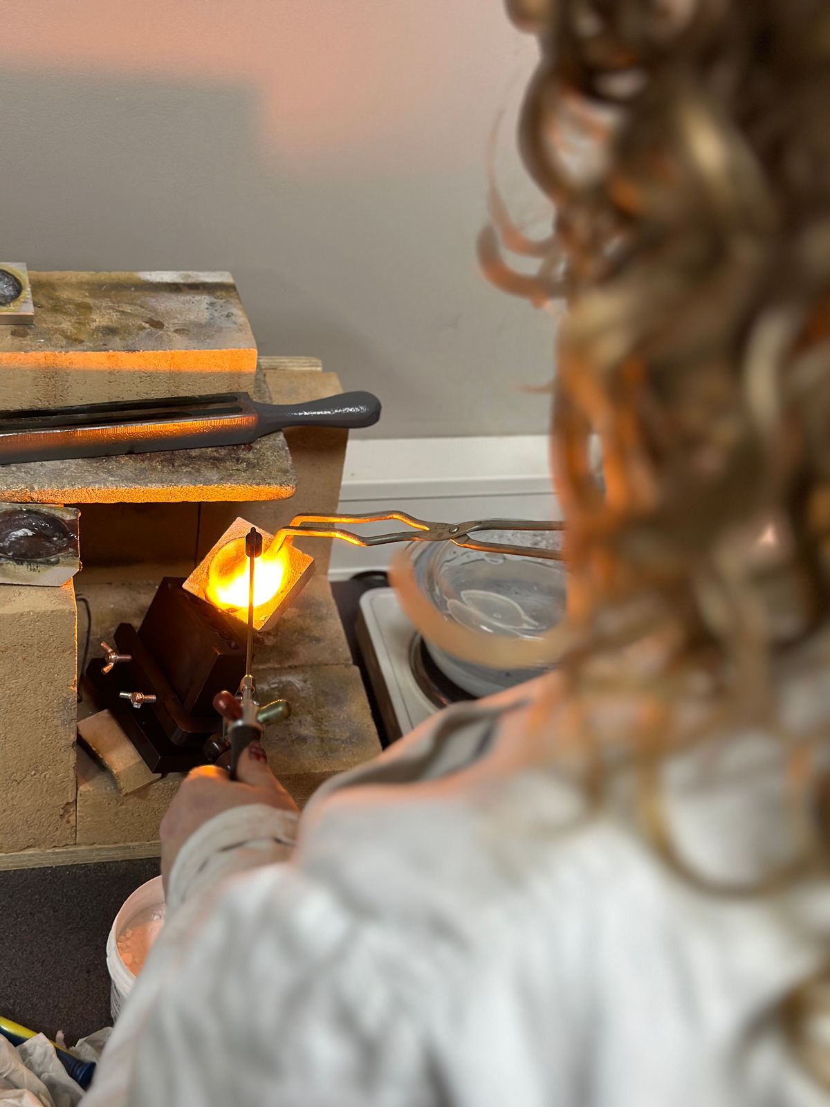 Een handgemaakt sieraad uit de werkplaats